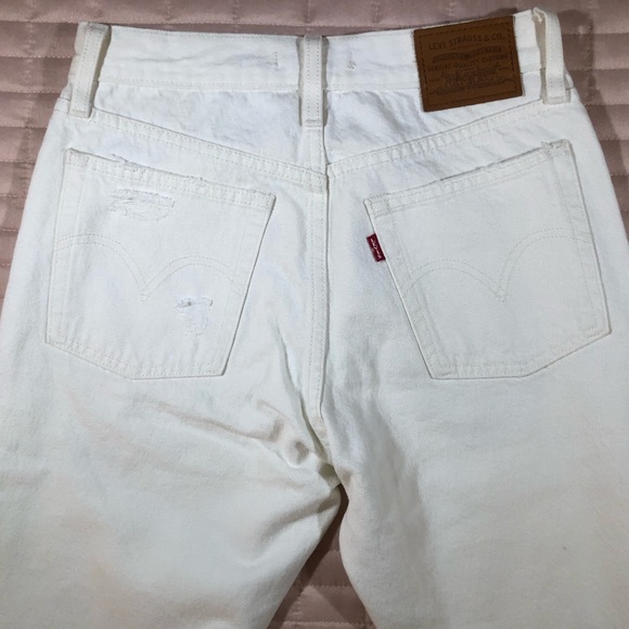 Levi's Wedgie Straight Jeans in Cloud Bank White - Picture 7 of 15